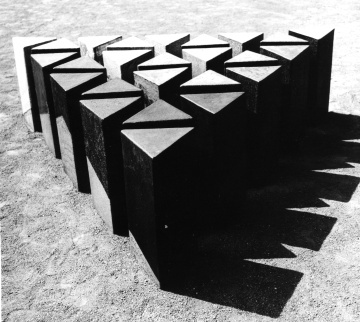 [Skulptur: Dreiklang II]