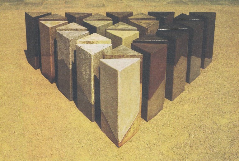 [Skulptur: Dreiklang II]